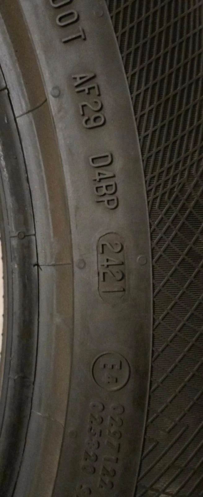 Гуми Зимни 285/45R21, снимка 2 - Гуми и джанти - 52909544