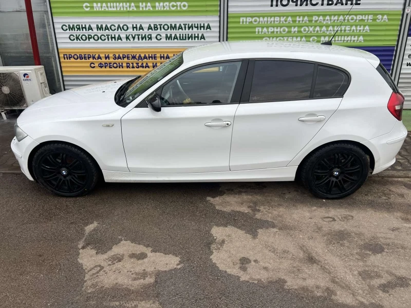 BMW 118 Напълно обслужена !!! Нови гуми !, снимка 4 - Автомобили и джипове - 48777765