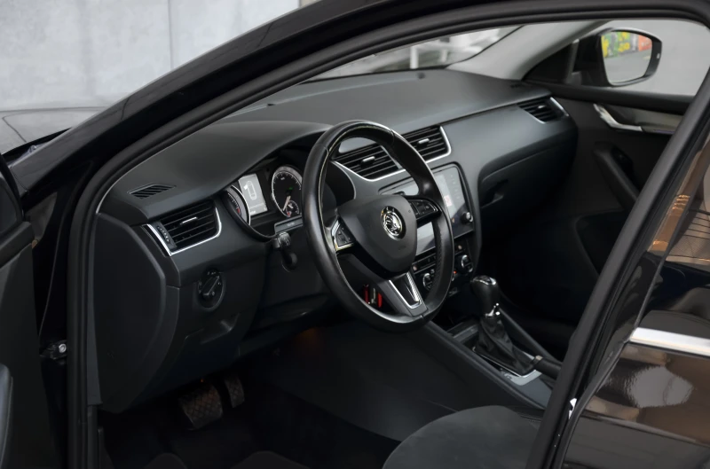 Skoda Octavia 1.6 TDI AUTOMAT STYLE, снимка 8 - Автомобили и джипове - 52262173