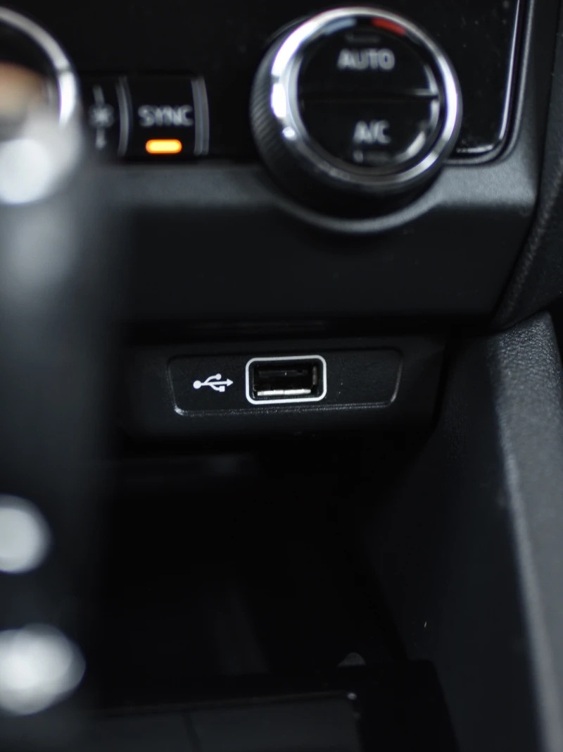 Skoda Octavia 1.6 TDI AUTOMAT STYLE, снимка 16 - Автомобили и джипове - 52262173