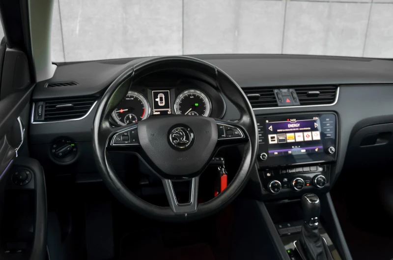 Skoda Octavia 1.6 TDI AUTOMAT STYLE, снимка 9 - Автомобили и джипове - 52262173