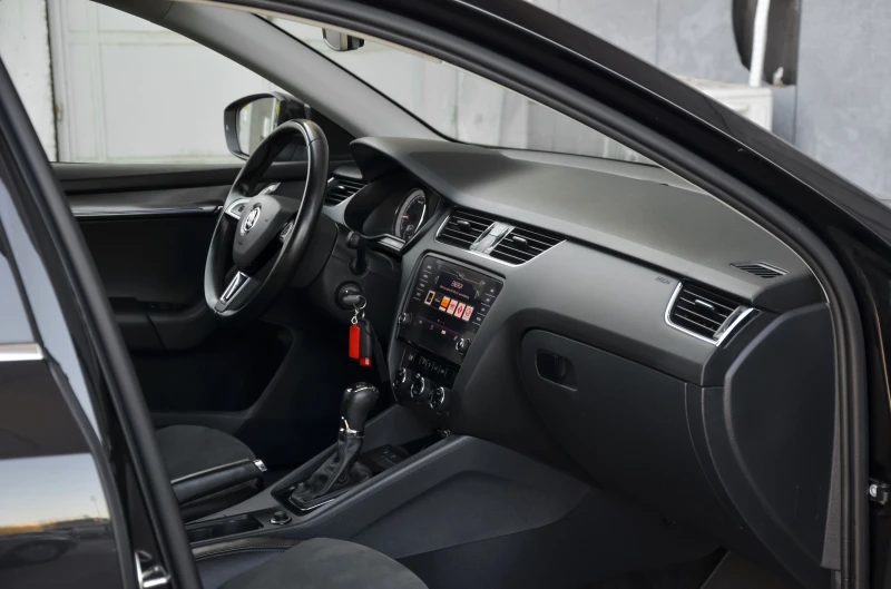 Skoda Octavia 1.6 TDI AUTOMAT STYLE, снимка 7 - Автомобили и джипове - 52262173