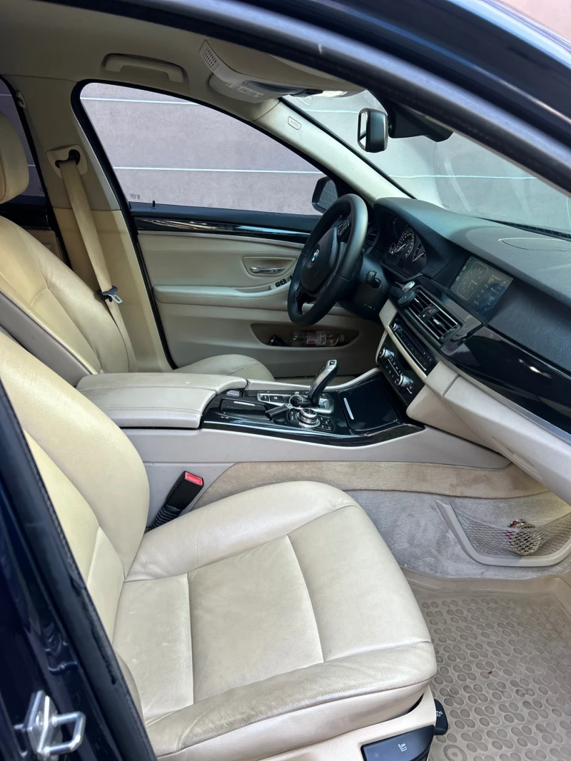 BMW 530 CarPlay/КОЖА /ОБСЛУЖЕНА /ЛИЗИНГ/, снимка 9 - Автомобили и джипове - 52346952