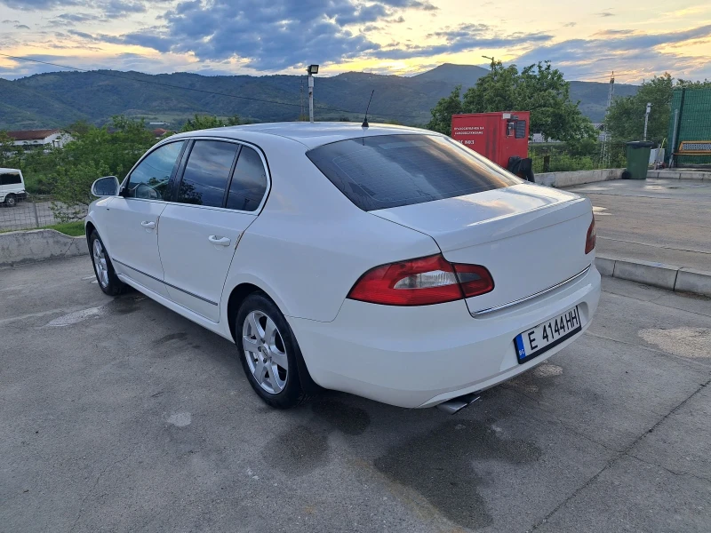 Skoda Superb 2.0 Дизел, снимка 4 - Автомобили и джипове - 52667508