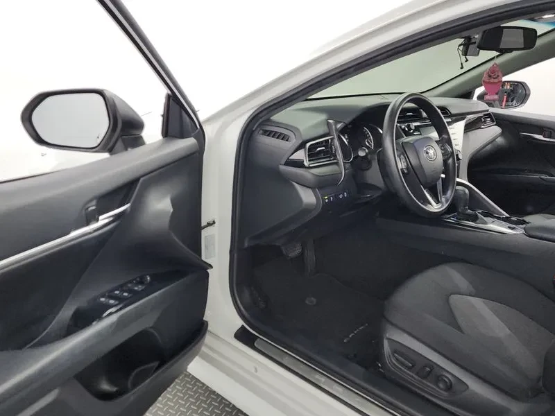 Toyota Camry 2.5 LE HYBRID, снимка 10 - Автомобили и джипове - 54959263