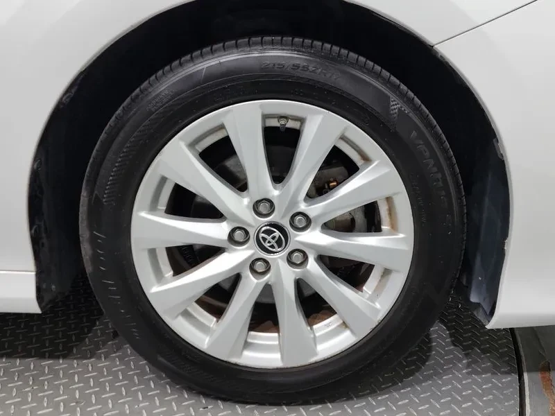 Toyota Camry 2.5 LE HYBRID, снимка 5 - Автомобили и джипове - 54959263