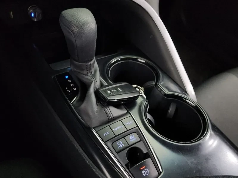 Toyota Camry 2.5 LE HYBRID, снимка 9 - Автомобили и джипове - 54959263