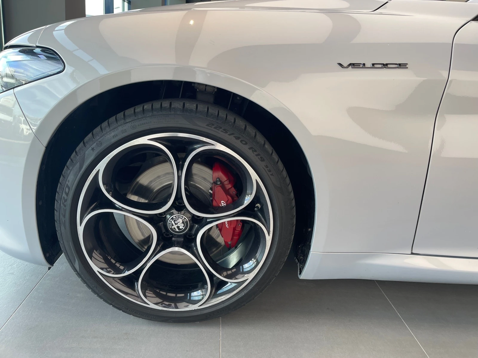 Alfa Romeo Giulia Q4 Veloce - изображение 8