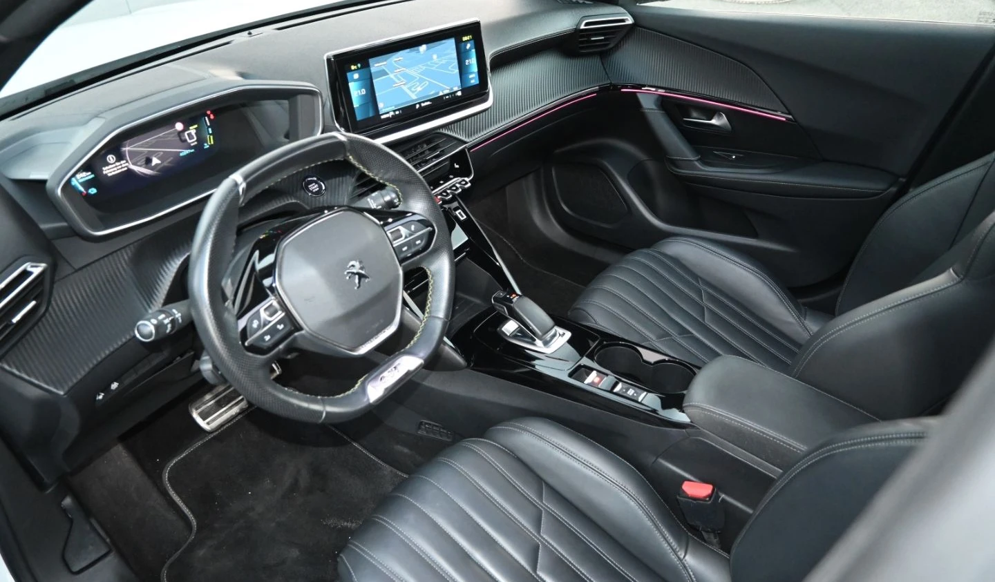 Peugeot 2008 E-GT/136HP/ACC/CARPLAY/KLES/AMBI/CAM/PANO/335v - изображение 7