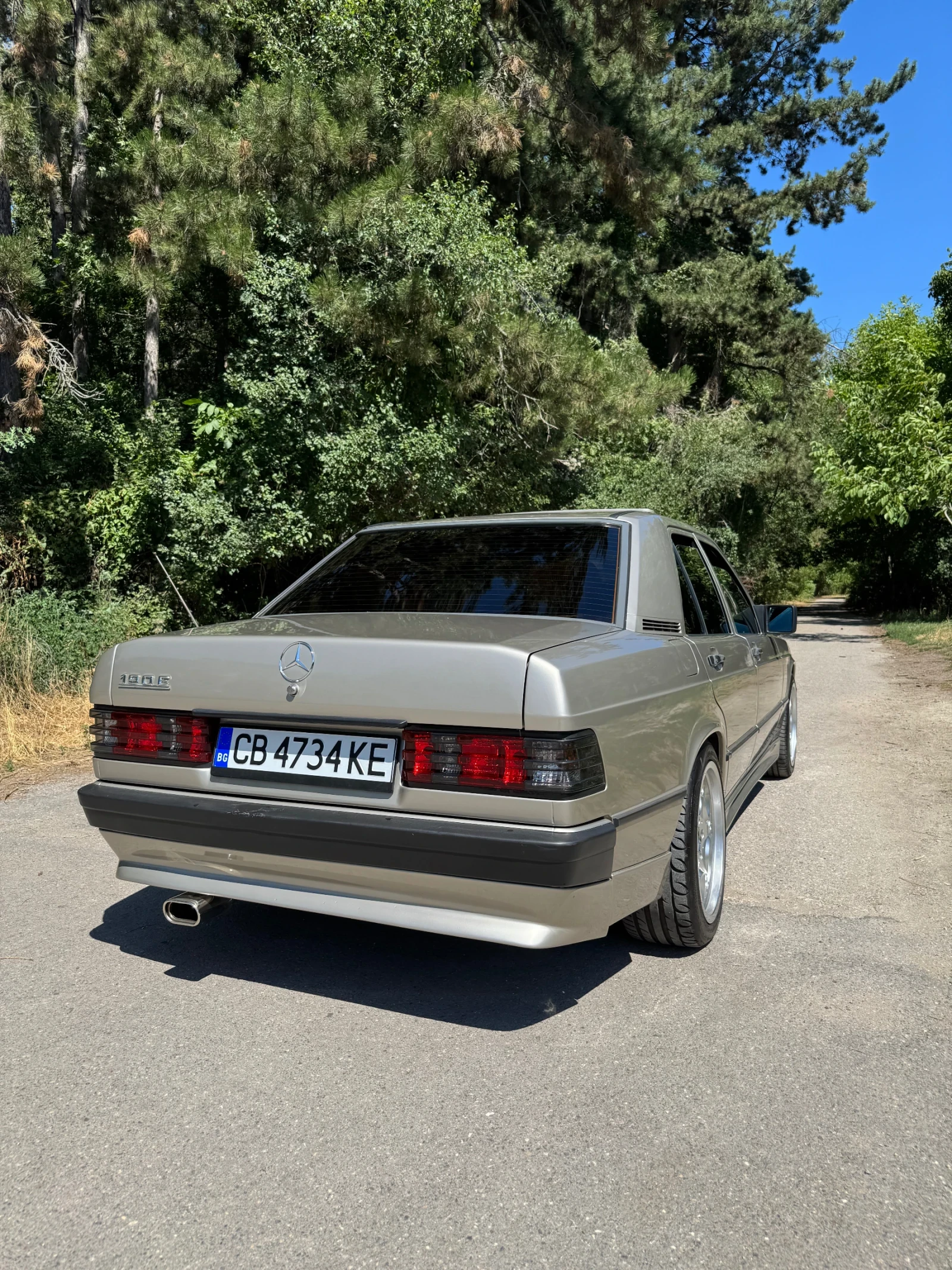 Mercedes-Benz 190 2.0  - изображение 5