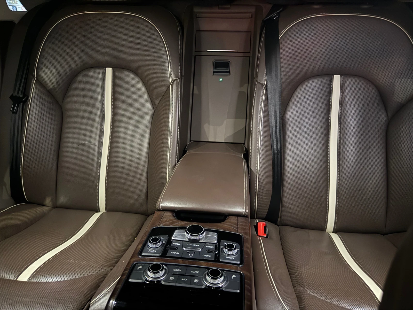 Audi A8 4.2 TDI - изображение 8