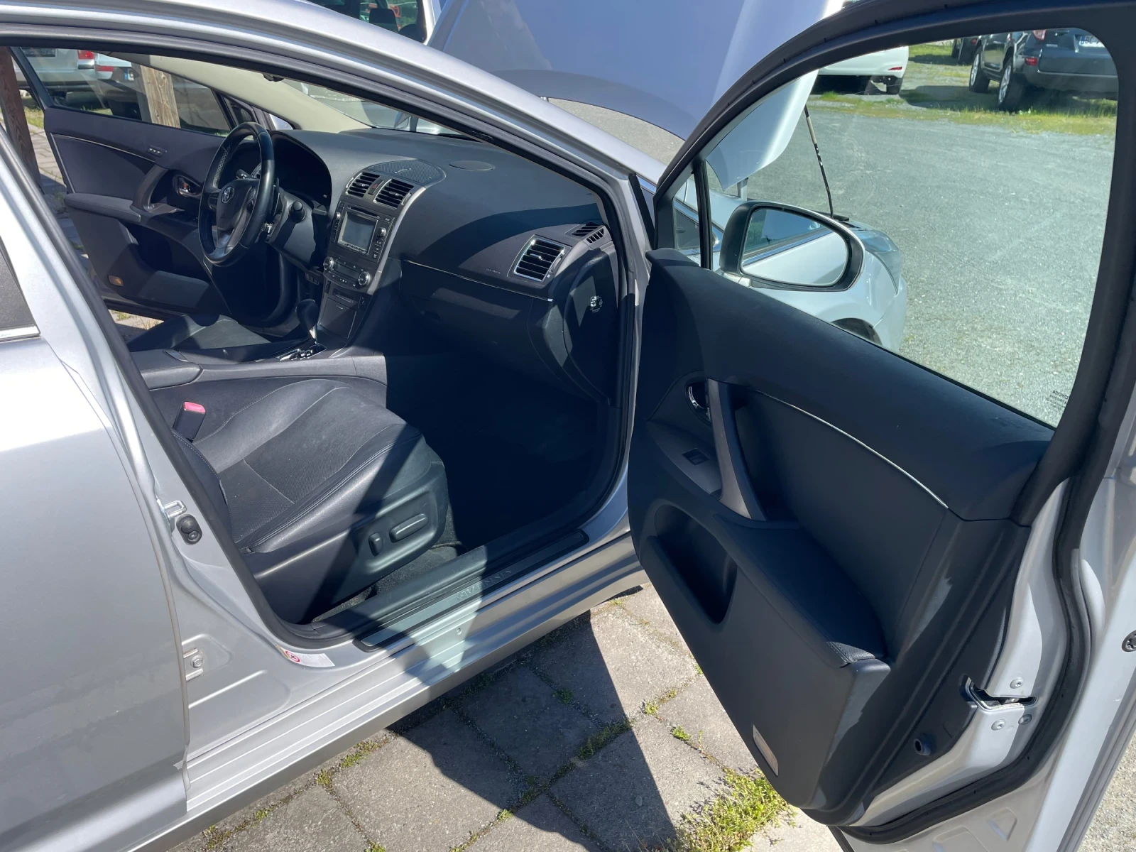 Toyota Avensis 2.2.D-CAT.FACE, снимка 13 - Автомобили и джипове - 54320617