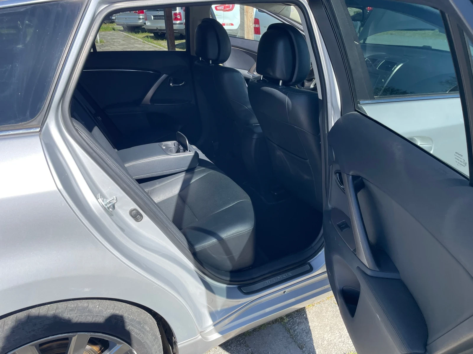 Toyota Avensis 2.2.D-CAT.FACE, снимка 12 - Автомобили и джипове - 54320617