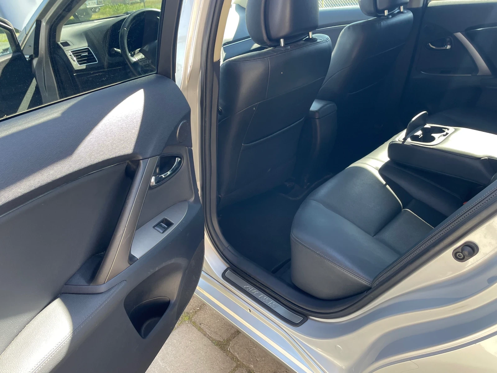 Toyota Avensis 2.2.D-CAT.FACE, снимка 10 - Автомобили и джипове - 54320617