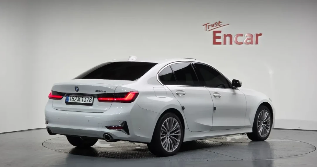 BMW 330 Luxury, снимка 3 - Автомобили и джипове - 54430163