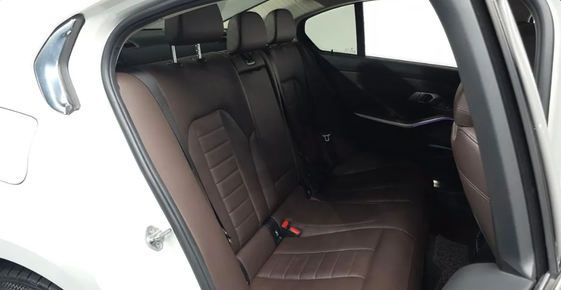 BMW 330 Luxury, снимка 12 - Автомобили и джипове - 54430163