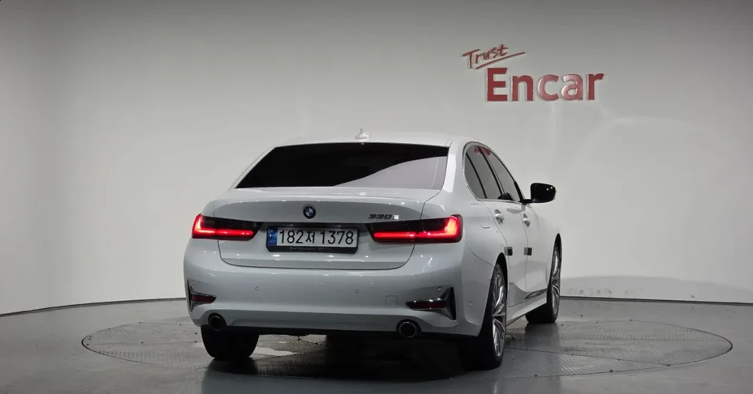 BMW 330 Luxury, снимка 4 - Автомобили и джипове - 54430163