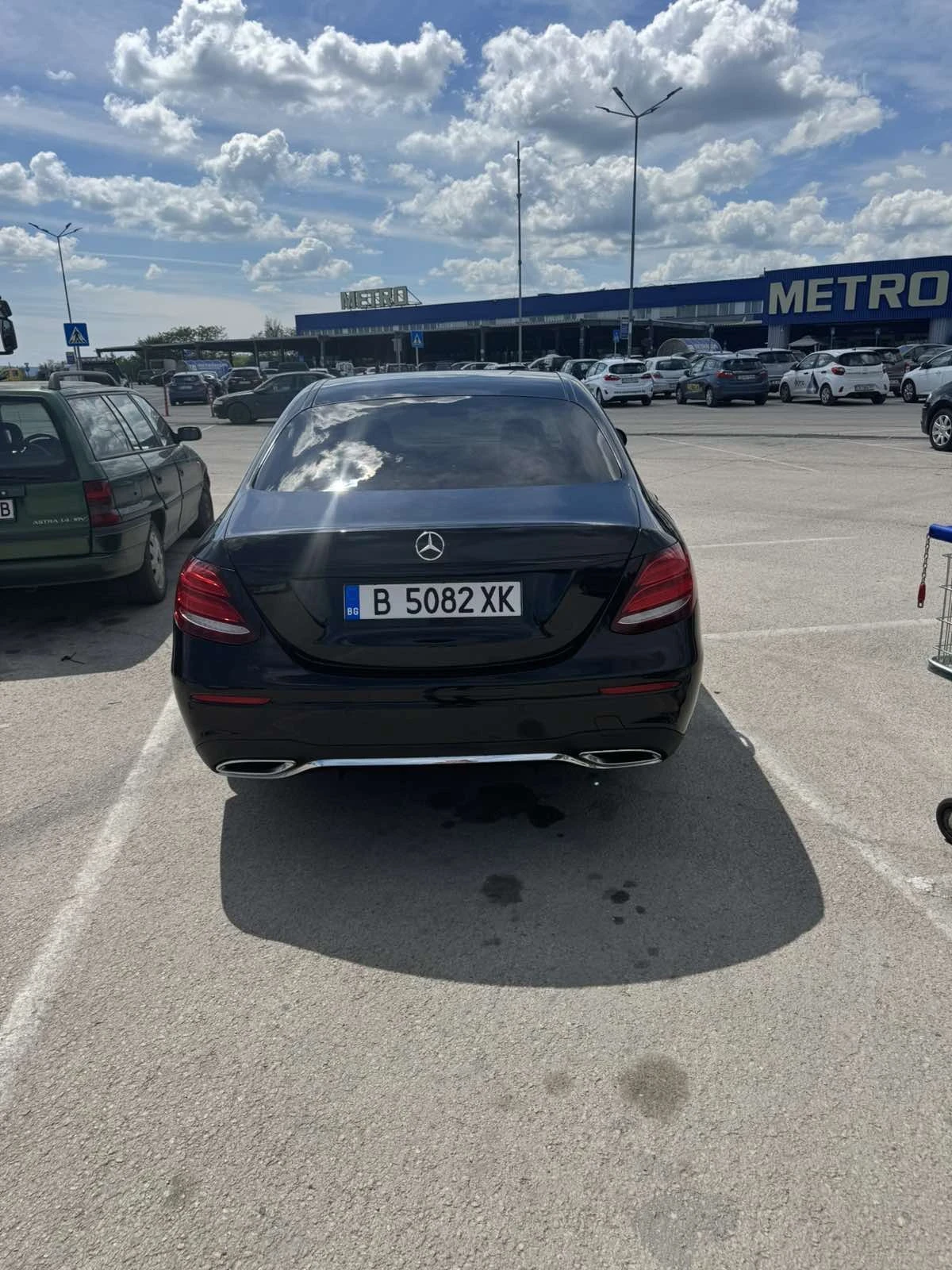 Mercedes-Benz E 220, снимка 4 - Автомобили и джипове - 54611056