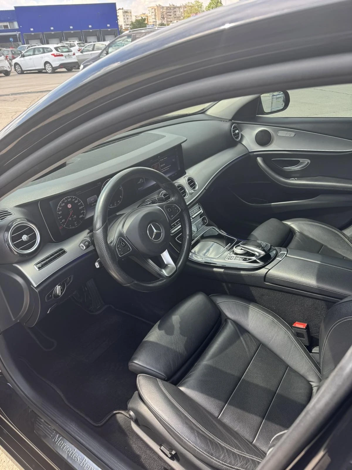 Mercedes-Benz E 220, снимка 5 - Автомобили и джипове - 54611056