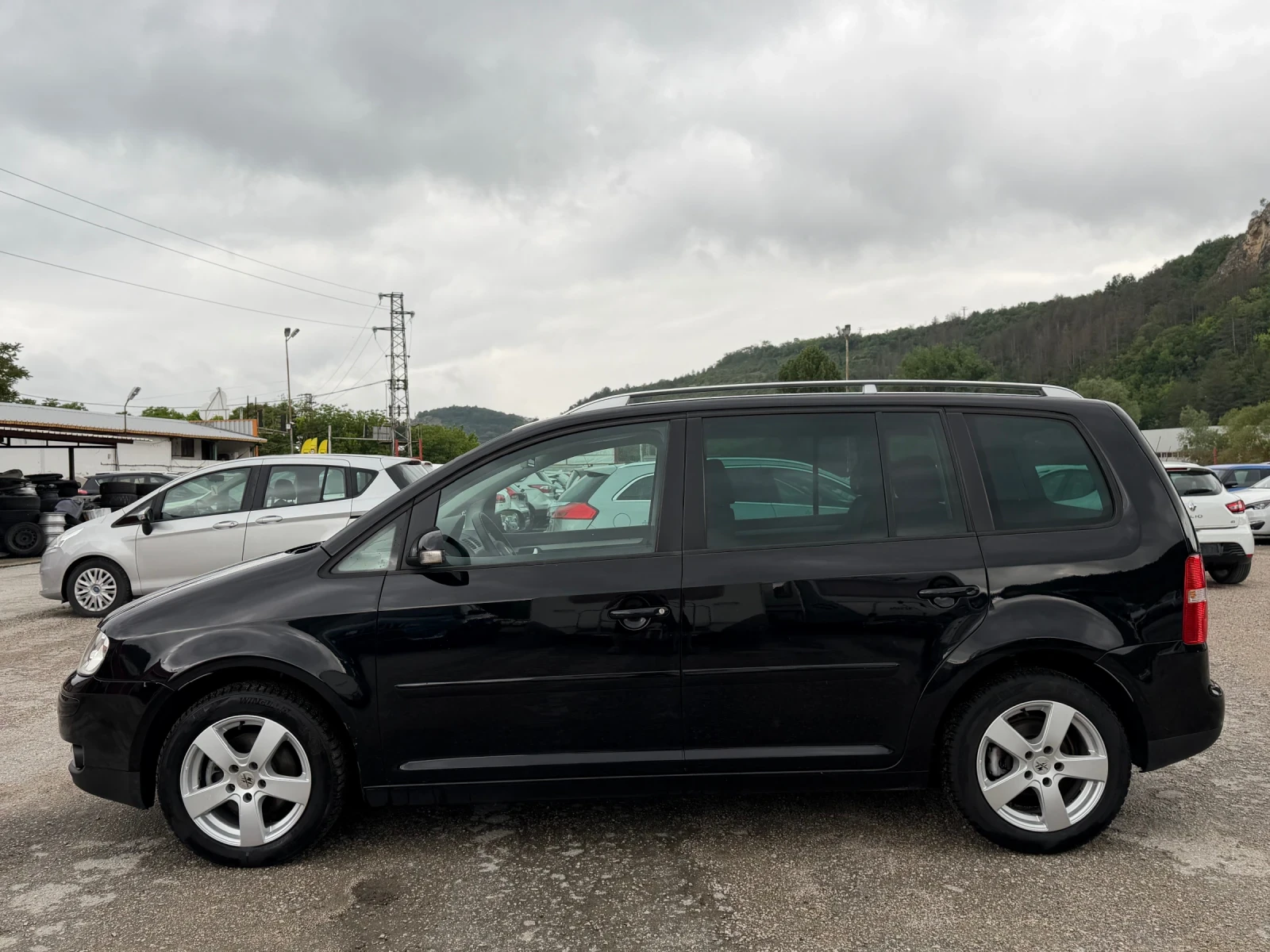 VW Touran 1.9TDI 174 450KM/KLIMATRONIK/PARKTRONIK/ЛЕТИ.ДЖ, снимка 6 - Автомобили и джипове - 54660864