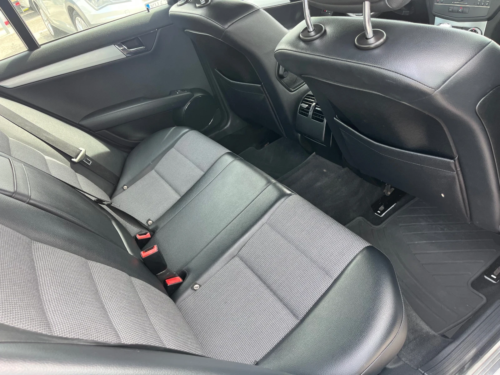Mercedes-Benz C 220 Avantgarde, снимка 8 - Автомобили и джипове - 54855656