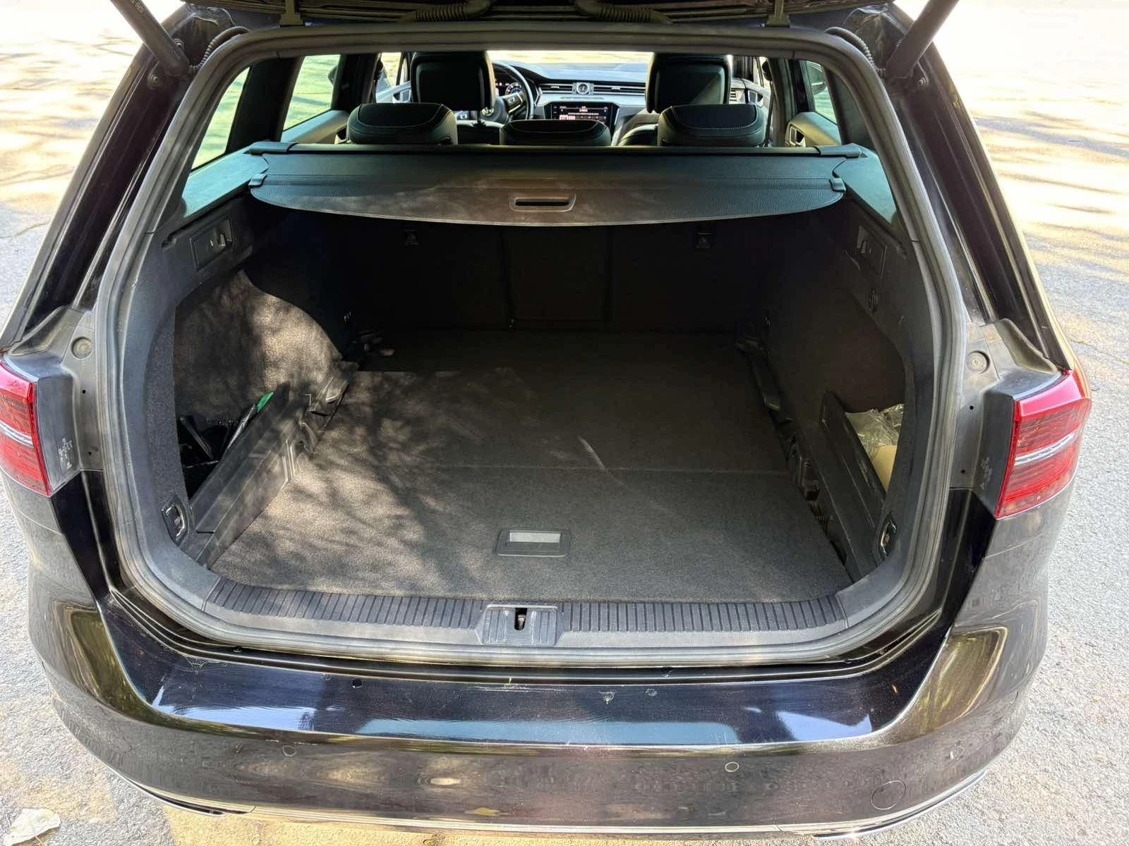 VW Passat R-Line 4x4 190кс Pano 360 Virtual Камерa Реални KM, снимка 4 - Автомобили и джипове - 56298083