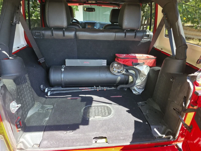 Jeep Wrangler Sahara, снимка 10 - Автомобили и джипове - 51086733