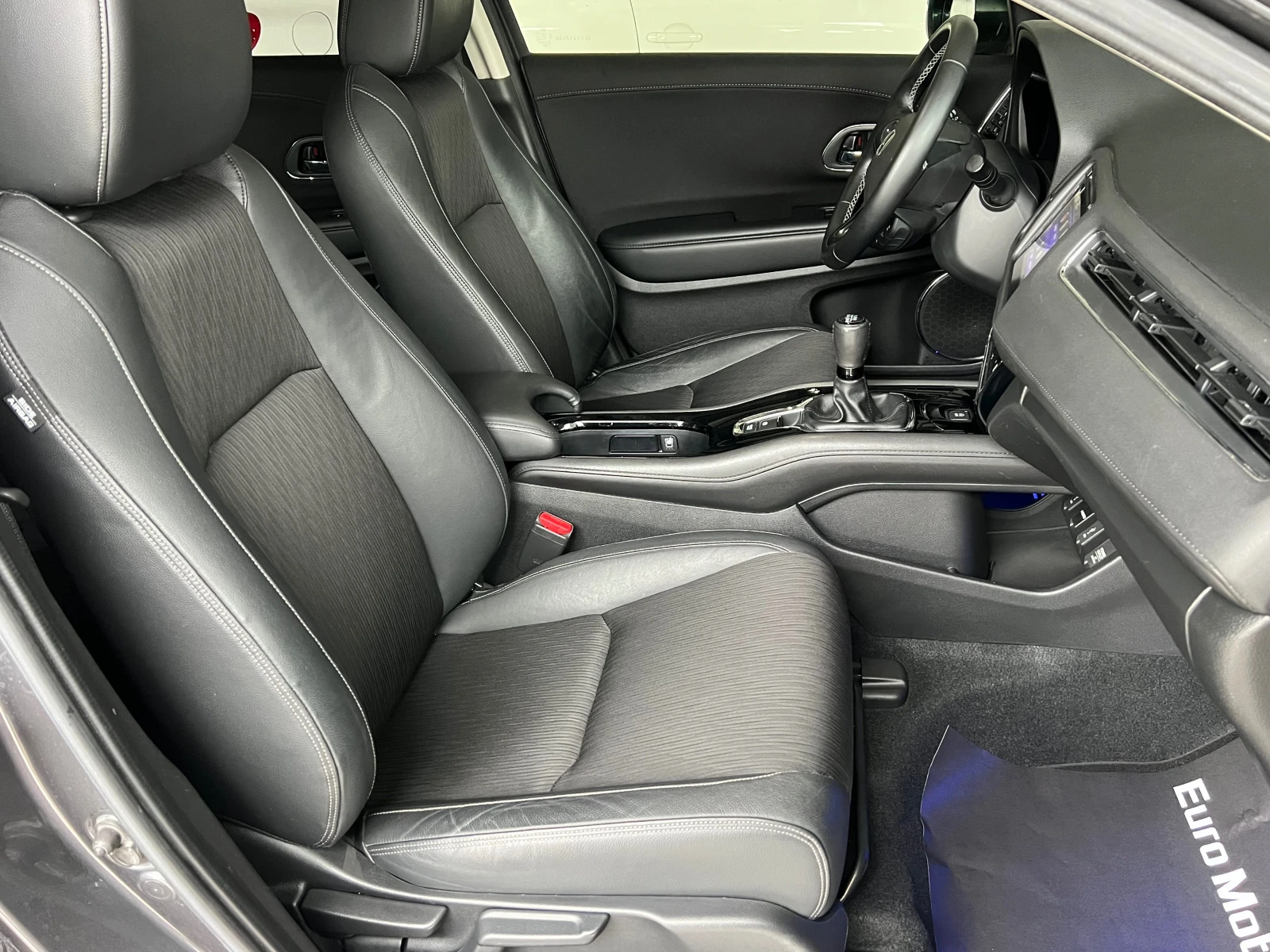 Honda Hr-v 1.5I-VTEC, EXECUTIVE-FULL-109000км-NAVI+ CAMERA, P, снимка 11 - Автомобили и джипове - 53722003