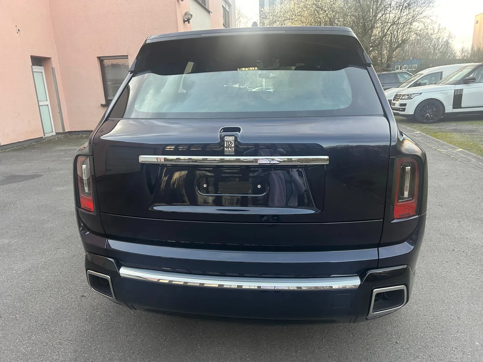Rolls-Royce Cullinan Cullinan Silver Badge, снимка 4 - Автомобили и джипове - 54056988