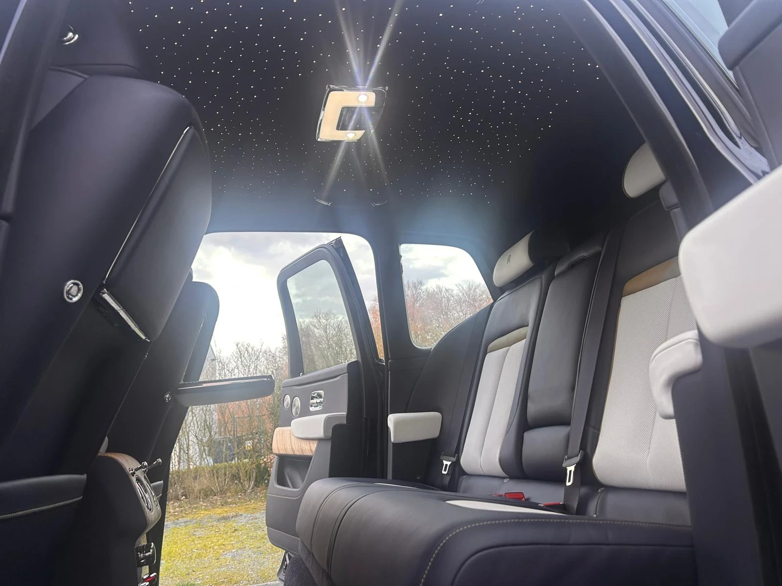 Rolls-Royce Cullinan Cullinan Silver Badge, снимка 8 - Автомобили и джипове - 54056988