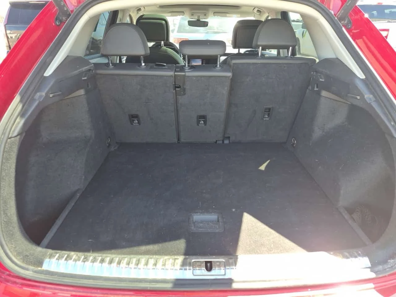 Audi Q3 * PROGRESSIV * CARFAX * БЕЗ ПЪРВОНАЧАЛНА ВНОСКА, снимка 13 - Автомобили и джипове - 54356695