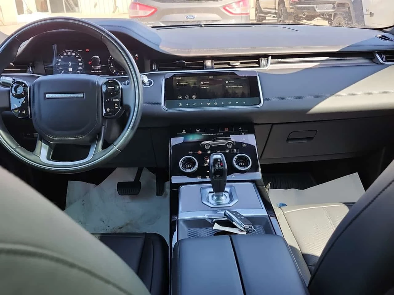 Land Rover Range Rover Evoque P250 SE| ПАМЕТ| PANO| 2 KЛЮЧА| , снимка 9 - Автомобили и джипове - 54378476