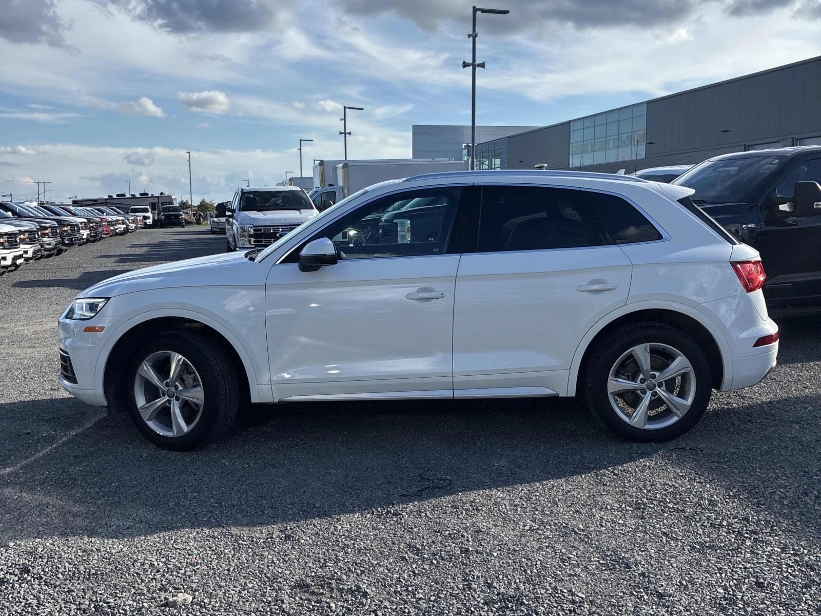 Audi Q5 Progressiv / Carfax / Автокредит, снимка 2 - Автомобили и джипове - 56151216