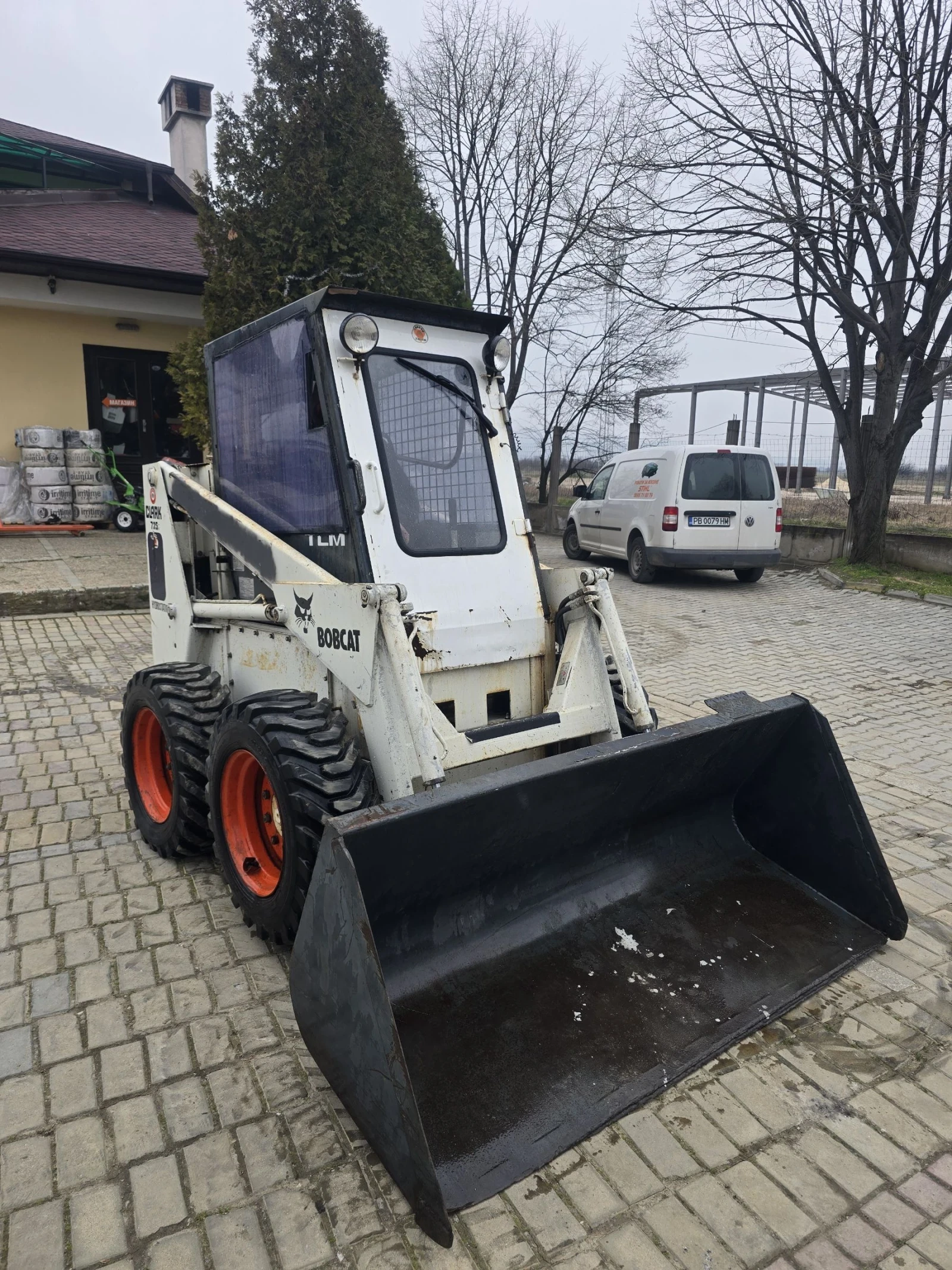 Мини челни товарачи Bobcat 725 - изображение 2