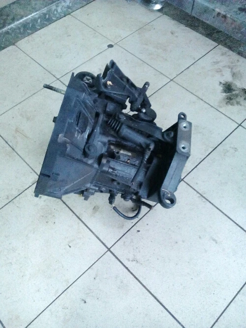 скоростна кутия фиат гранде пунто 1.3д