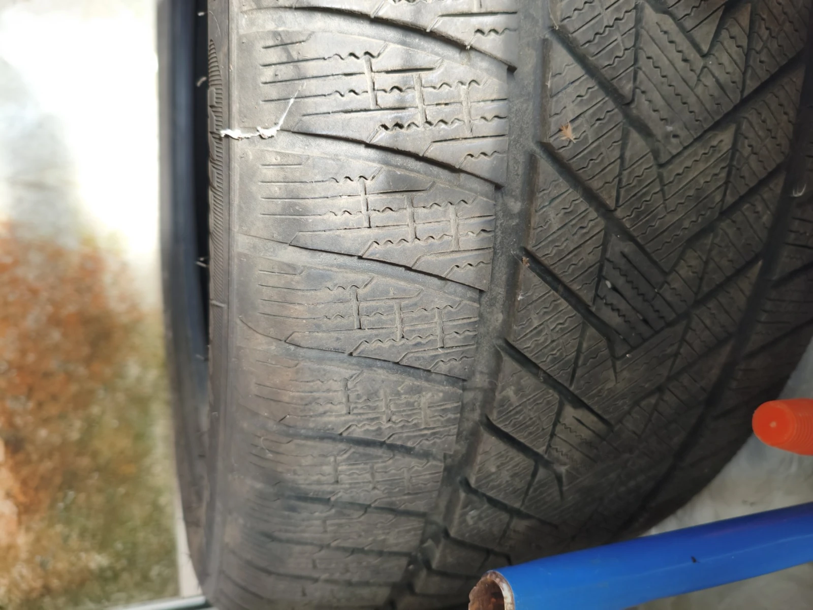 Гуми Всесезонни 275/40R21, снимка 2 - Гуми и джанти - 55165791