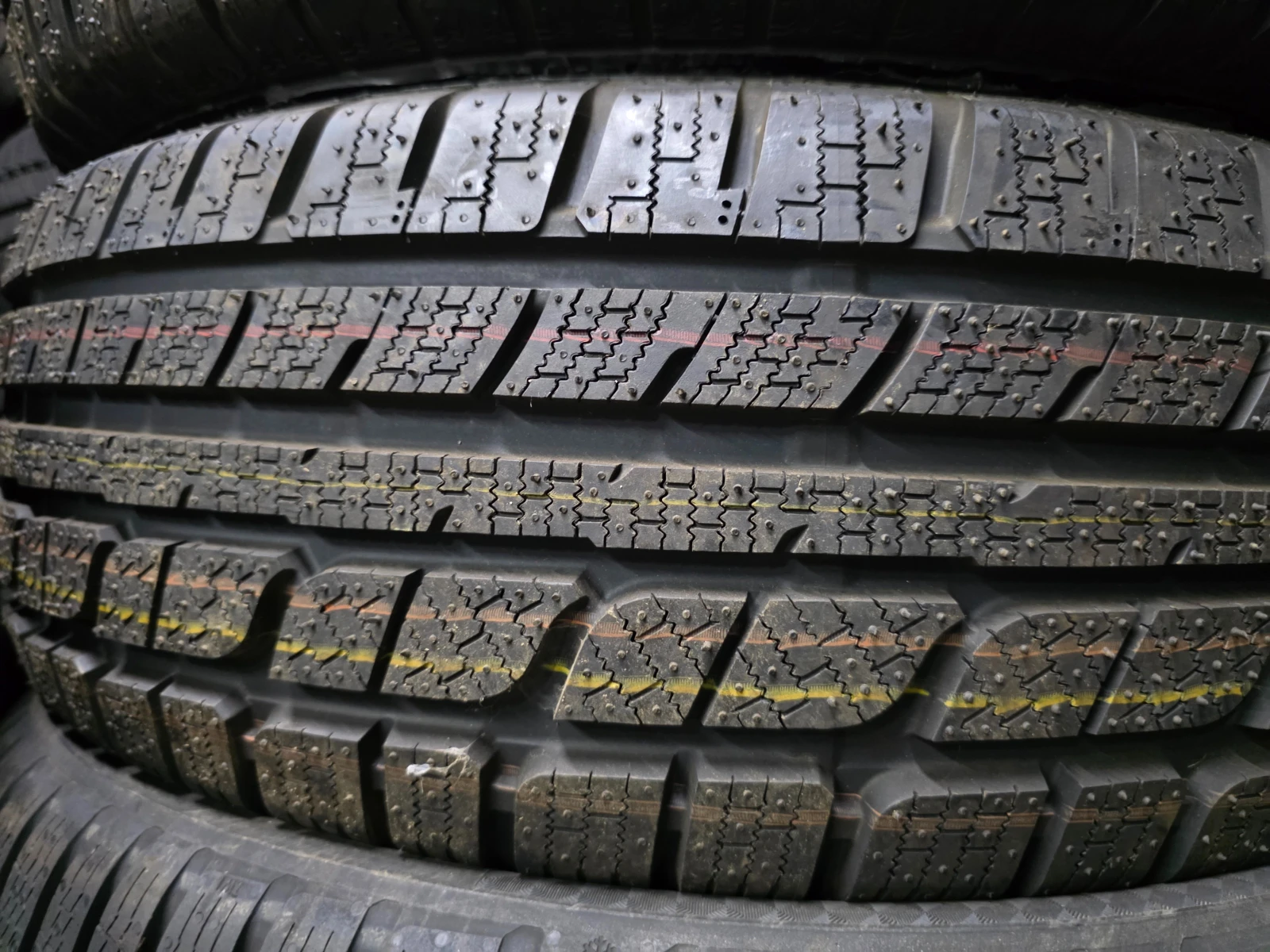 Гуми Зимни 205/70R15, снимка 5 - Гуми и джанти - 55498415