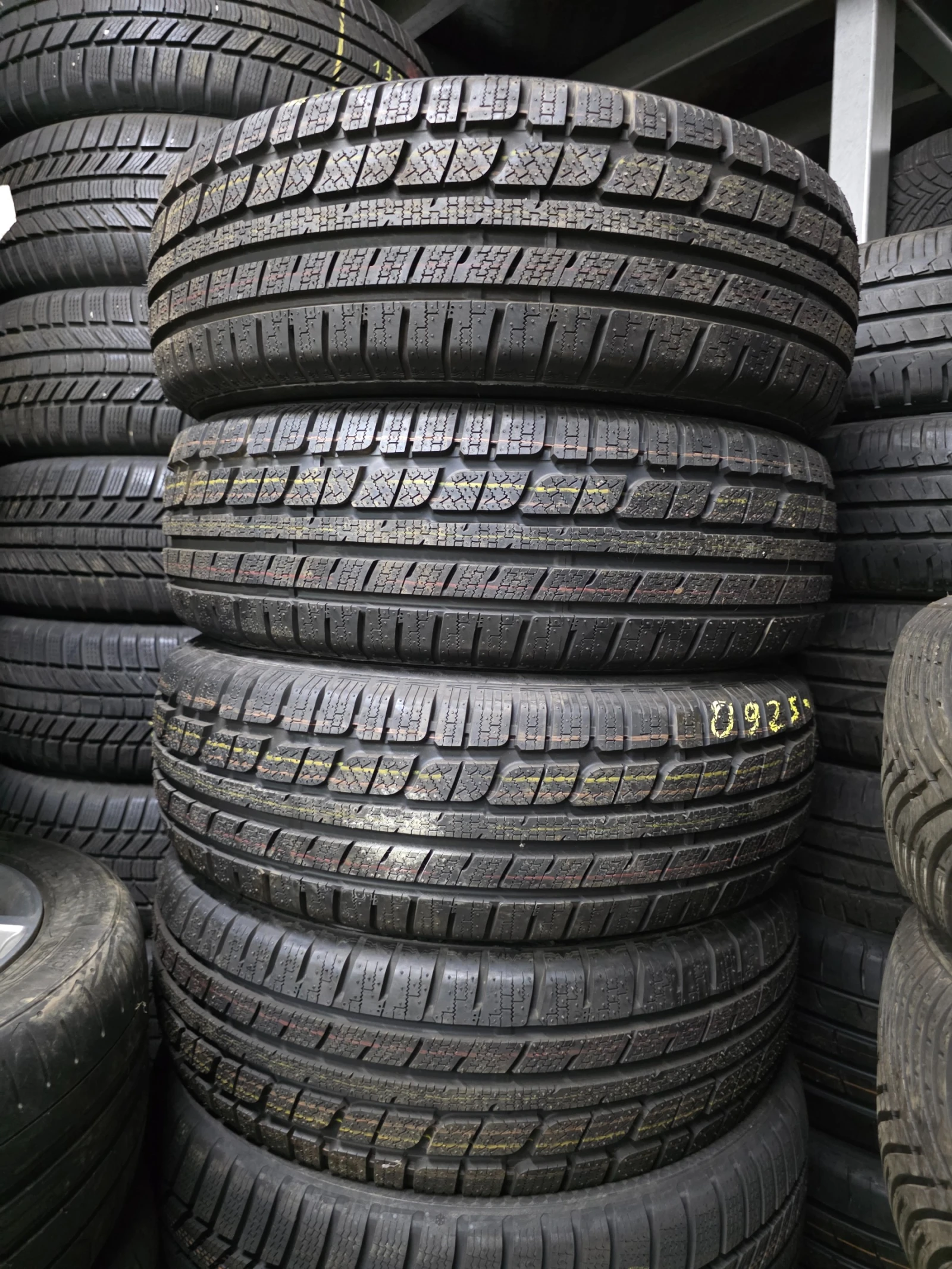 Гуми Зимни 205/70R15, снимка 6 - Гуми и джанти - 55498415