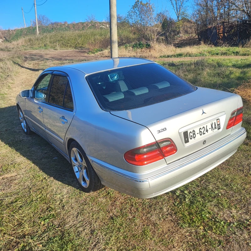 Mercedes-Benz E 220 2.2 CDI, снимка 16 - Автомобили и джипове - 48272347