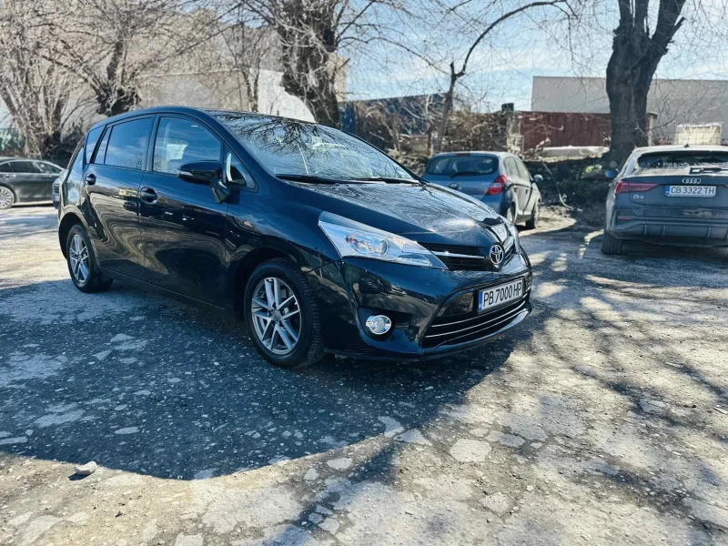 Toyota Verso, снимка 3 - Автомобили и джипове - 49394563