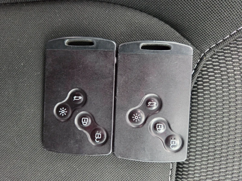 Renault Clio 1.5DCi-Нави, снимка 15 - Автомобили и джипове - 52650035