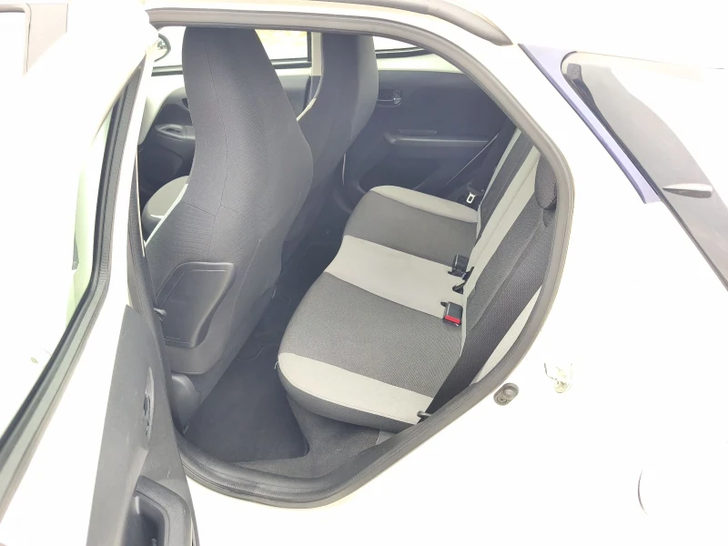 Toyota Aygo 1.0benzin 69hp, снимка 13 - Автомобили и джипове - 53132371