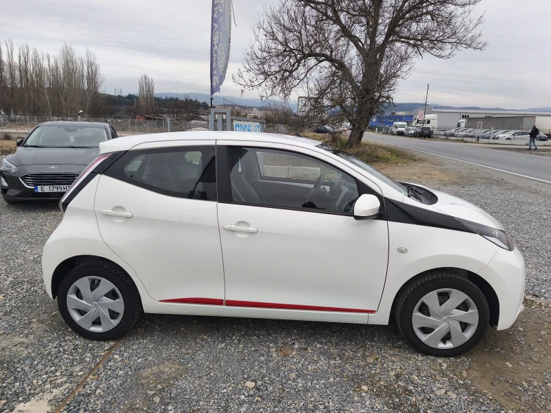 Toyota Aygo 1.0benzin 69hp, снимка 7 - Автомобили и джипове - 53132371