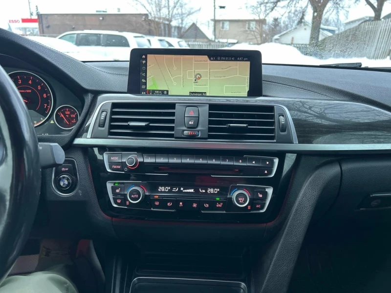 BMW 330 * 330i xDrive * CARFAX * ЦЕНА ДО БГ, снимка 8 - Автомобили и джипове - 53415327