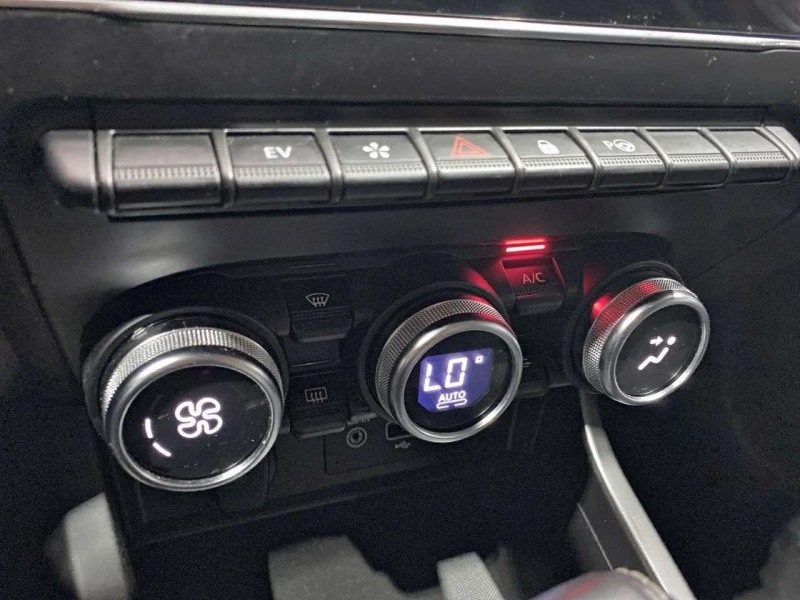 Renault Arkana Хибрид, снимка 13 - Автомобили и джипове - 53576370