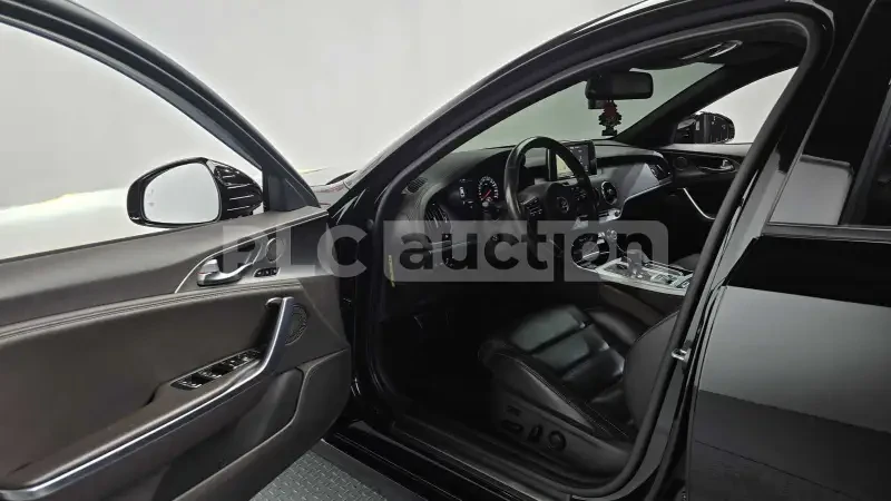 Kia Stinger, снимка 10 - Автомобили и джипове - 55036038