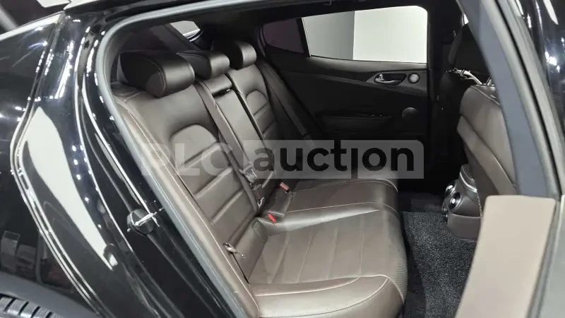 Kia Stinger, снимка 11 - Автомобили и джипове - 55036038