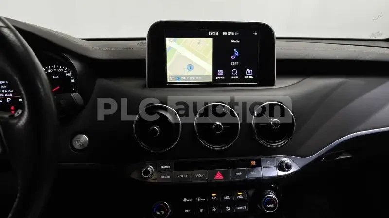 Kia Stinger, снимка 12 - Автомобили и джипове - 55036038
