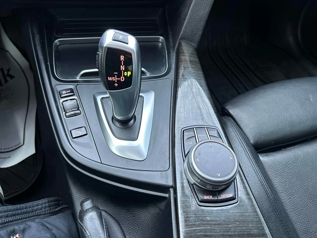 BMW 330 * 330i xDrive * CARFAX * ���� �� �� | Mobile.bg � ����������� 9