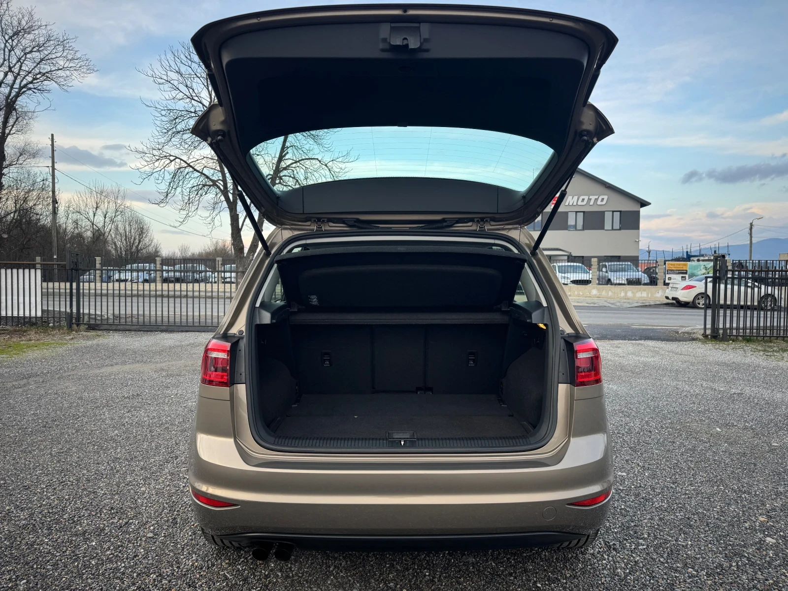 VW Sportsvan 1.4TSI DSG BLUEMOTION AUTOMATIC FULL EURO6, снимка 16 - Автомобили и джипове - 53829750